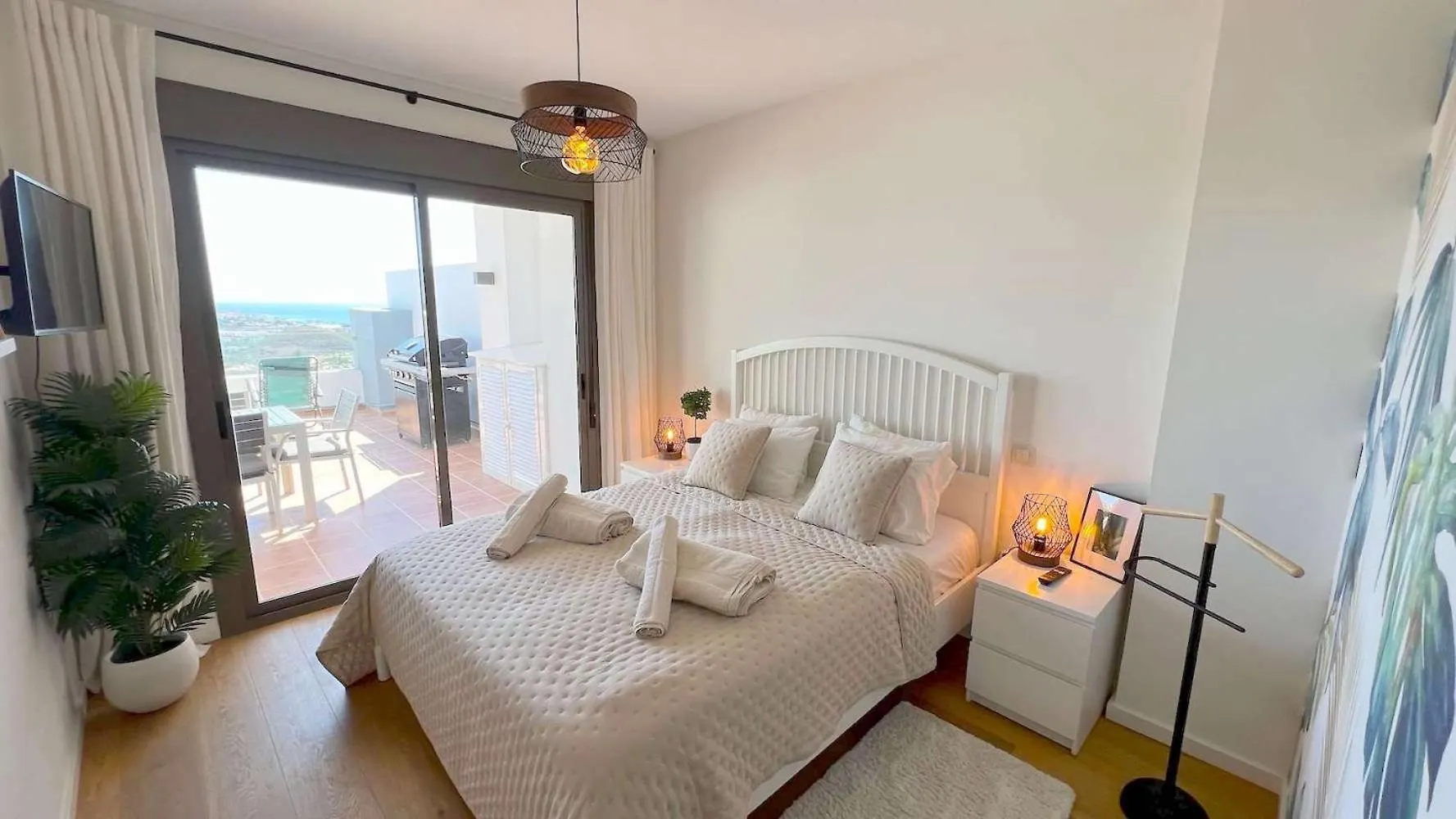Bohemian-Chic Hideaway With Sun-Drenched Terrace Apartment La Cala De Mijas