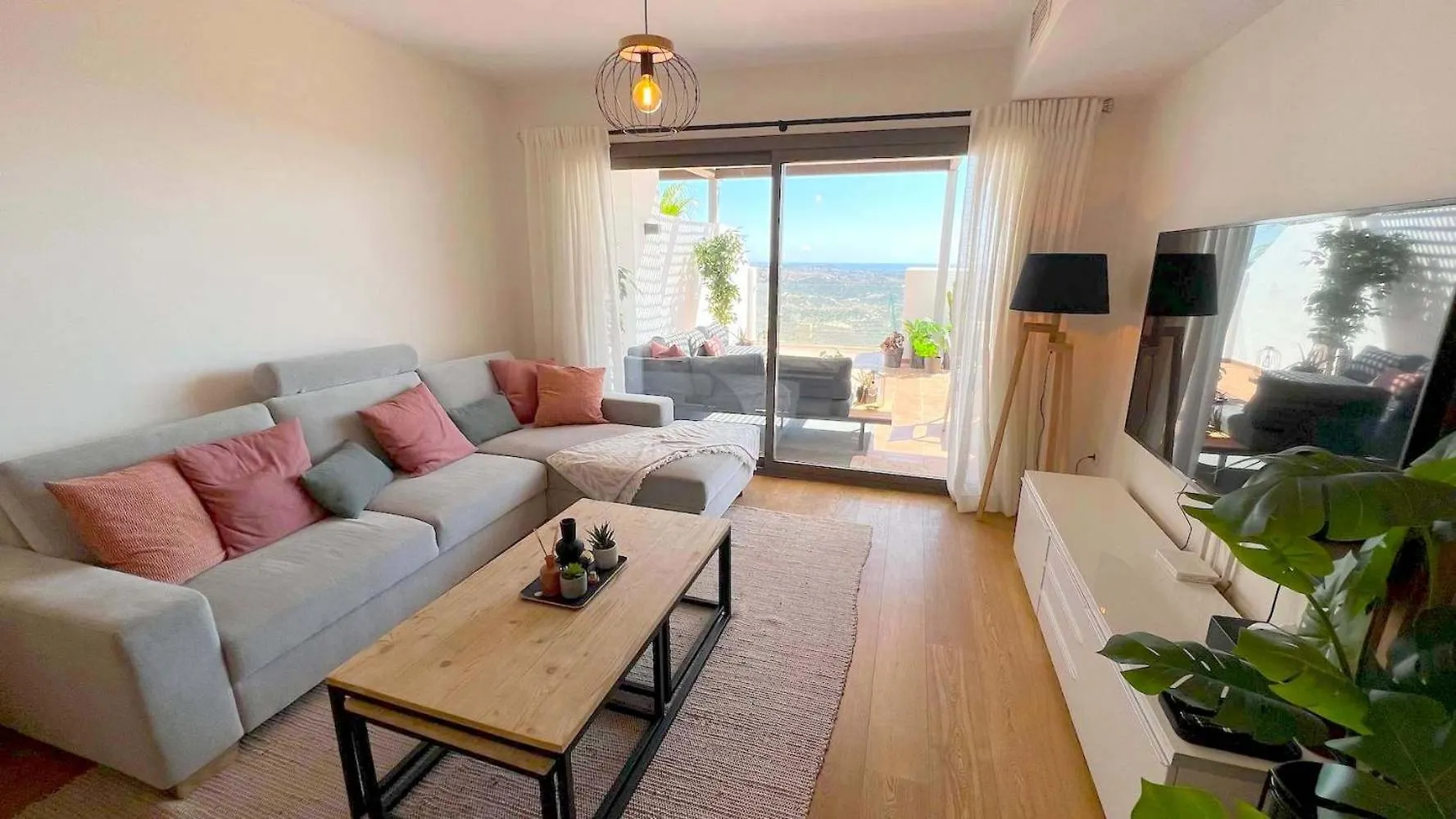 Apartament Bohemian-Chic Hideaway With Sun-Drenched Terrace La Cala De Mijas 0*,  Hiszpania